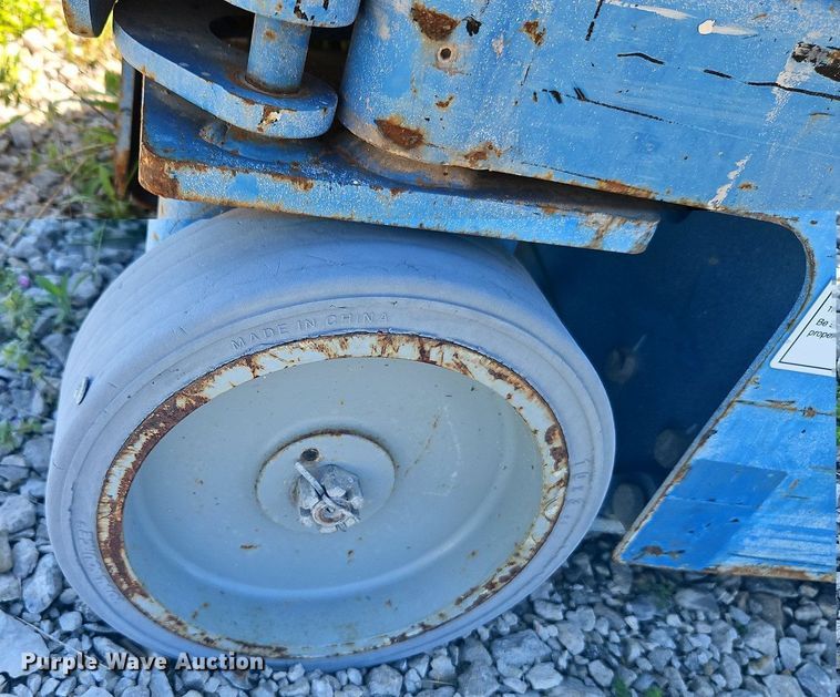 image for item EI8975 2012 Genie GR-20 vertical lift