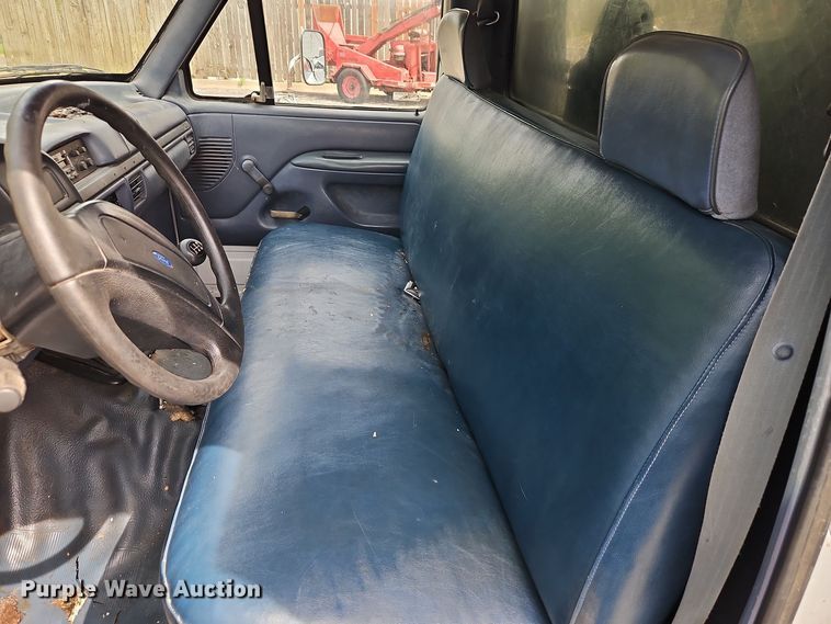 image for item EI8982 1993 Ford F350 dump bed pickup truck