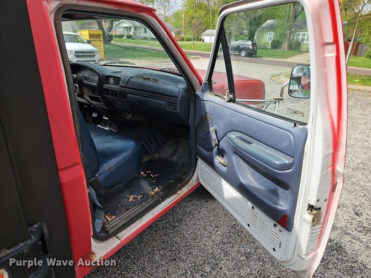 image for item EI8982 1993 Ford F350 dump bed pickup truck