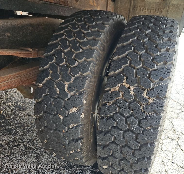 image for item EI8982 1993 Ford F350 dump bed pickup truck