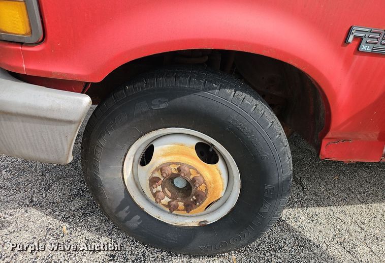 image for item EI8982 1993 Ford F350 dump bed pickup truck