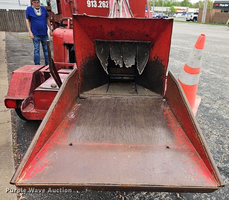 image for item EI8984 1979 Olat Chipper wood chipper