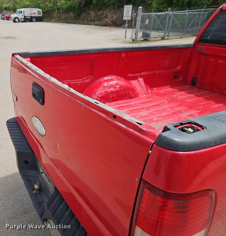 image for item EI8986 2005 Ford F150 pickup truck