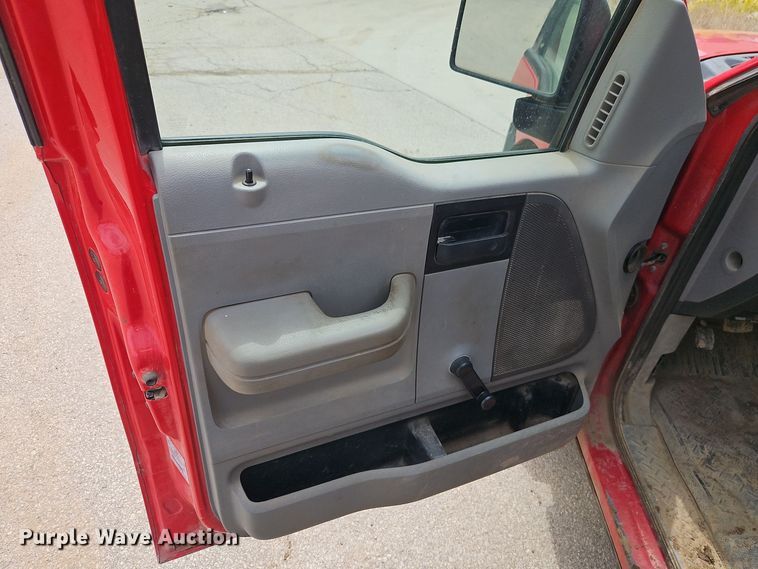 image for item EI8987 2005 Ford F150 pickup truck