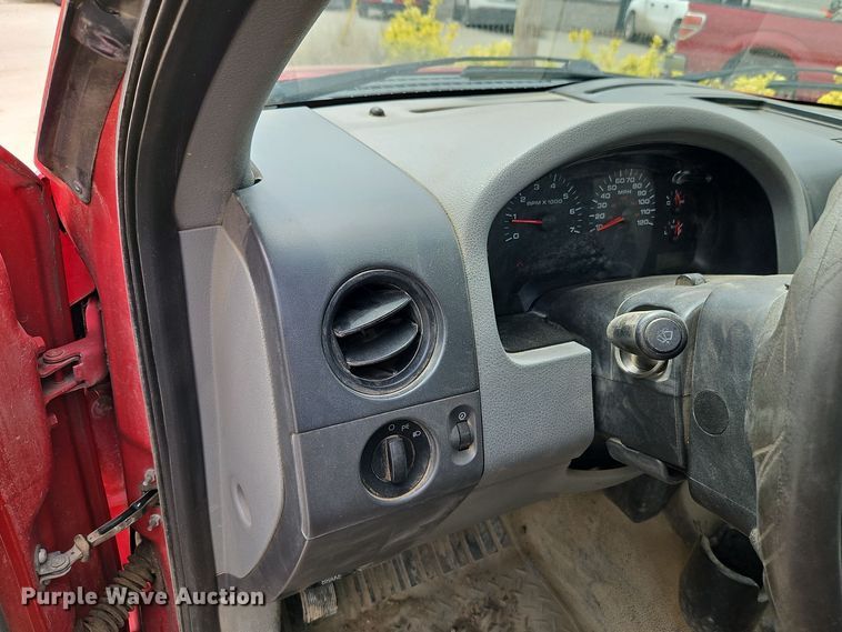 image for item EI8987 2005 Ford F150 pickup truck