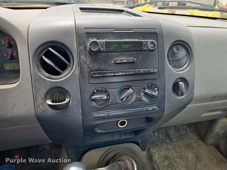 image for item EI8987 2005 Ford F150 pickup truck