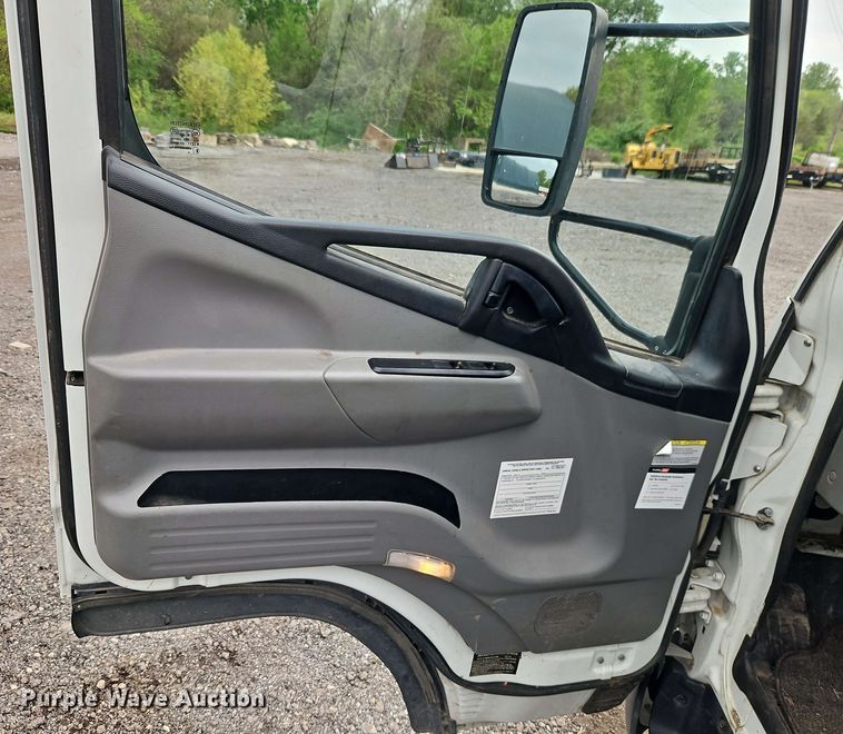 image for item EI8998 2019 Mitsubishi Fuso FE160 Crew Cab flatbed truck