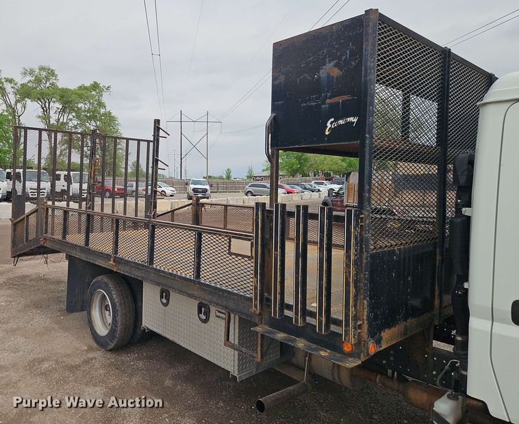 image for item EI8999 2019 Mitsubishi Fuso FE160 Crew Cab flatbed truck