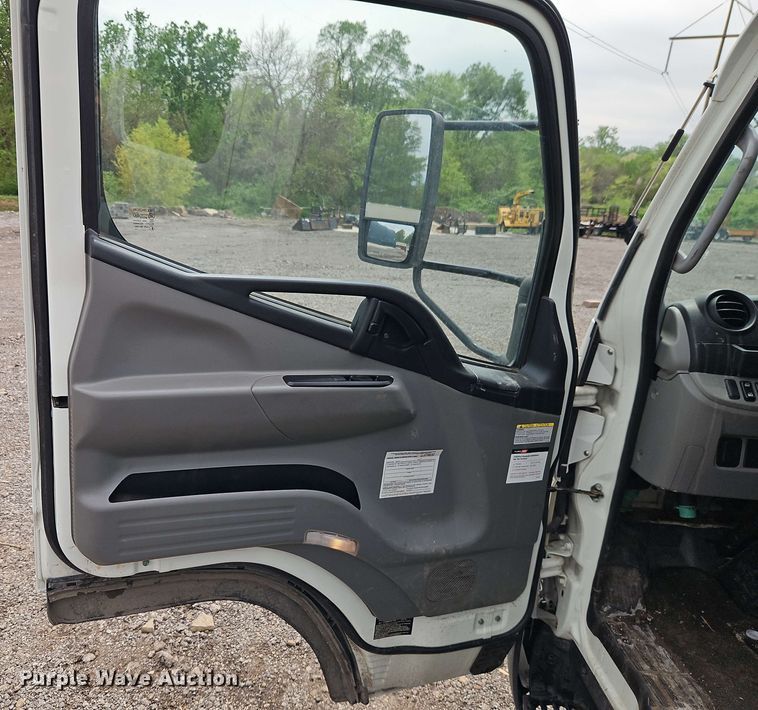 image for item EI8999 2019 Mitsubishi Fuso FE160 Crew Cab flatbed truck