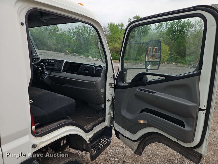 image for item EI8999 2019 Mitsubishi Fuso FE160 Crew Cab flatbed truck