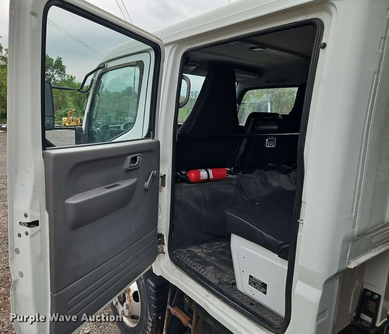 image for item EI8999 2019 Mitsubishi Fuso FE160 Crew Cab flatbed truck