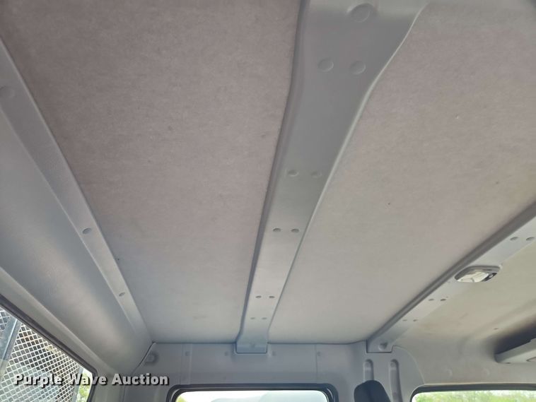 image for item EI8999 2019 Mitsubishi Fuso FE160 Crew Cab flatbed truck