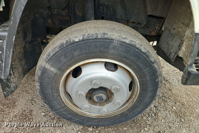 image for item EI8999 2019 Mitsubishi Fuso FE160 Crew Cab flatbed truck