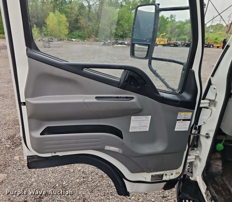 image for item EJ0000 2019 Mitsubishi Fuso FE140 flatbed truck