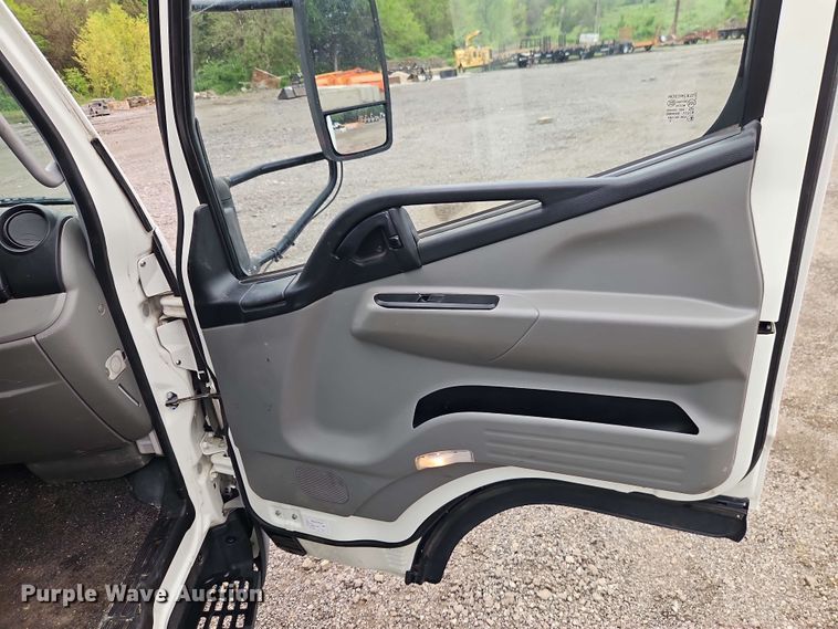 image for item EJ0000 2019 Mitsubishi Fuso FE140 flatbed truck