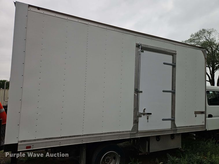 image for item EJ0001 2019 Mitsubishi Fuso FE160 crew box box truck