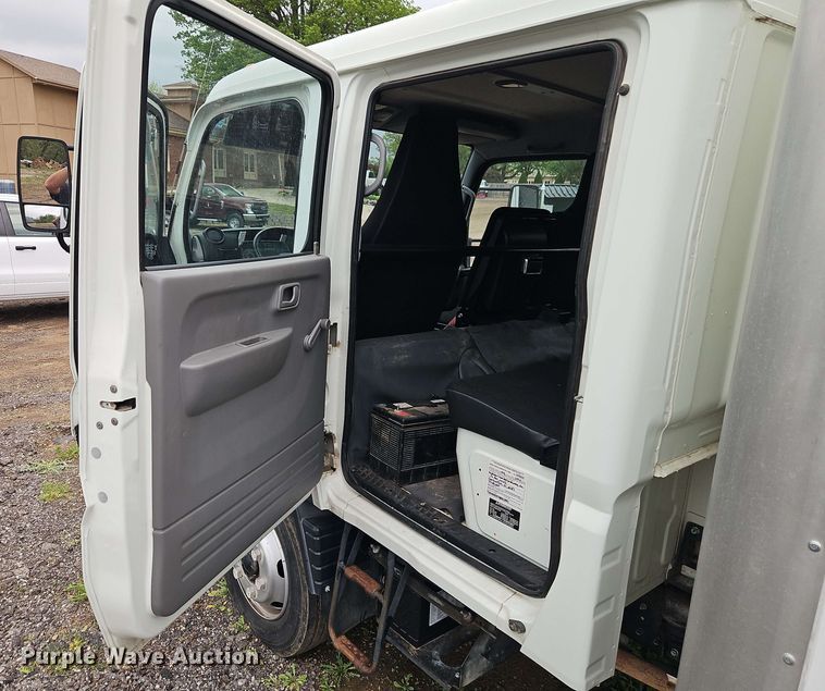 image for item EJ0001 2019 Mitsubishi Fuso FE160 crew box box truck