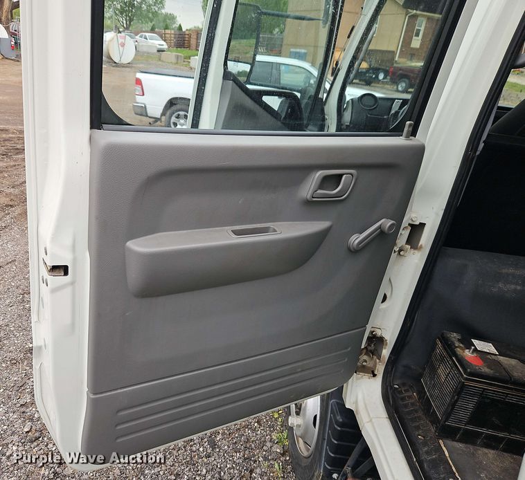 image for item EJ0001 2019 Mitsubishi Fuso FE160 crew box box truck