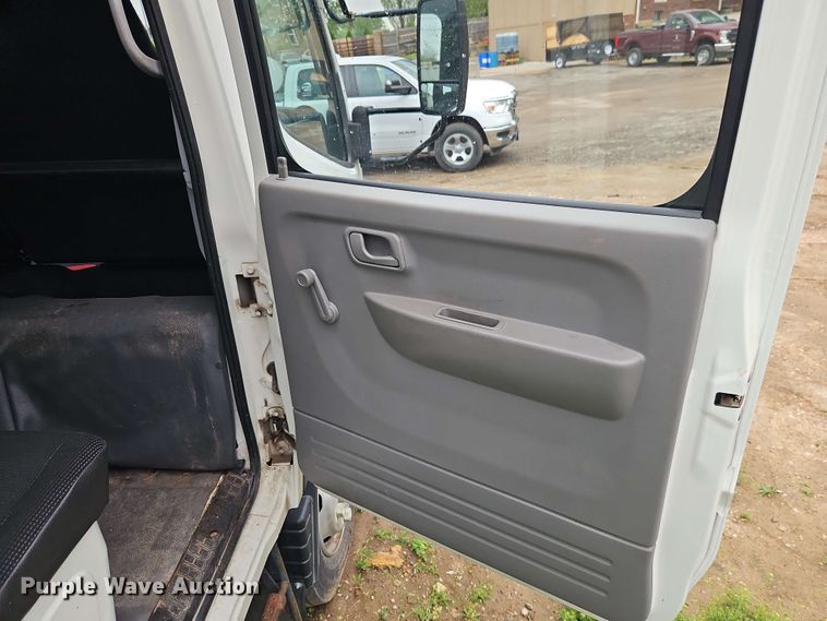 image for item EJ0001 2019 Mitsubishi Fuso FE160 crew box box truck