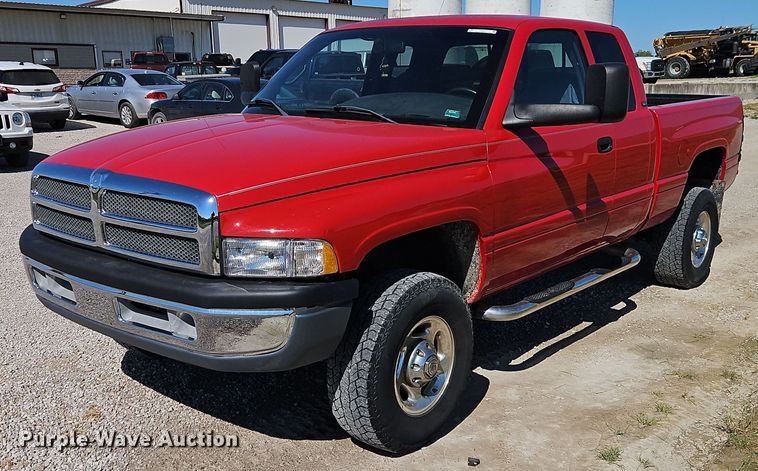 image for item EJ0017 2000 Dodge Ram 2500 Quad Cab pickup truck