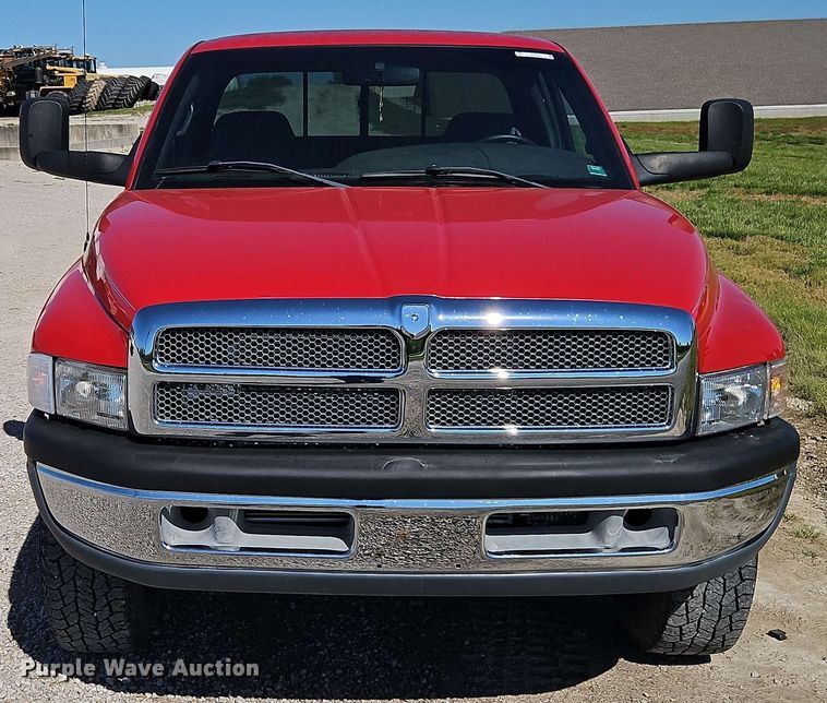 image for item EJ0017 2000 Dodge Ram 2500 Quad Cab pickup truck