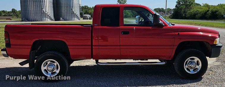 image for item EJ0017 2000 Dodge Ram 2500 Quad Cab pickup truck