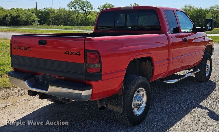 image for item EJ0017 2000 Dodge Ram 2500 Quad Cab pickup truck