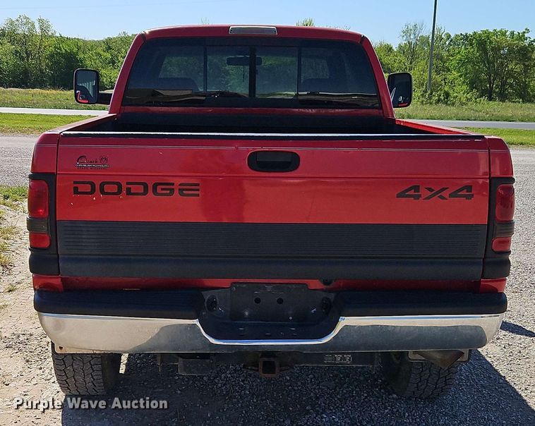 image for item EJ0017 2000 Dodge Ram 2500 Quad Cab pickup truck