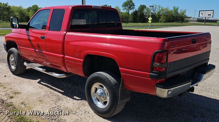 image for item EJ0017 2000 Dodge Ram 2500 Quad Cab pickup truck