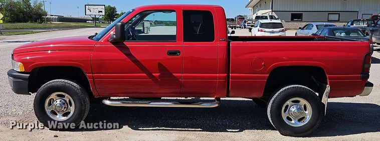 image for item EJ0017 2000 Dodge Ram 2500 Quad Cab pickup truck