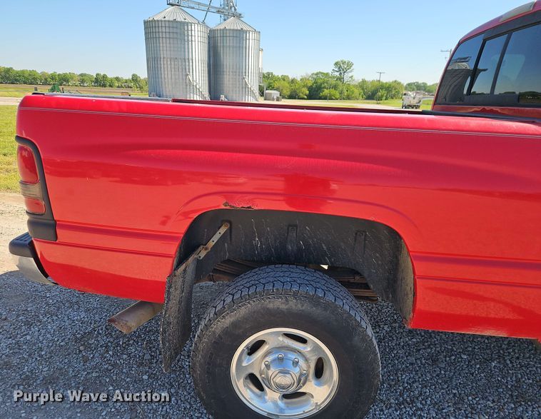 image for item EJ0017 2000 Dodge Ram 2500 Quad Cab pickup truck