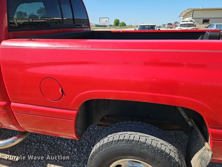 image for item EJ0017 2000 Dodge Ram 2500 Quad Cab pickup truck