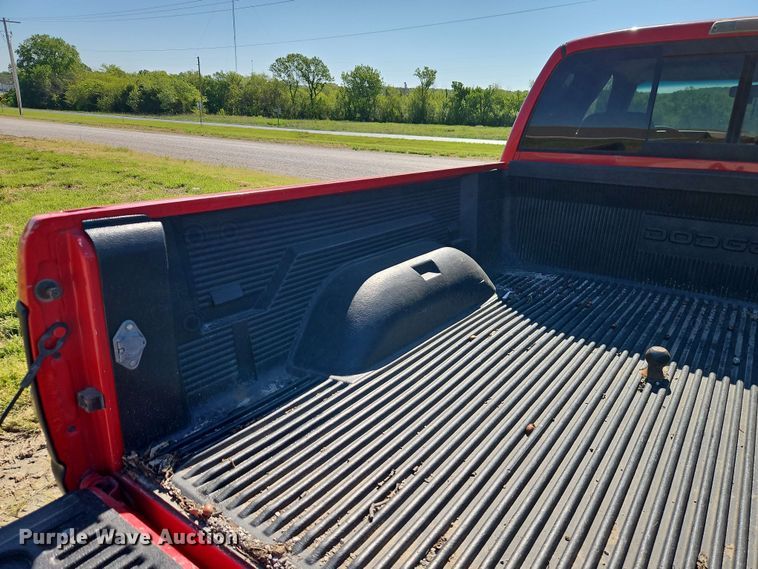 image for item EJ0017 2000 Dodge Ram 2500 Quad Cab pickup truck