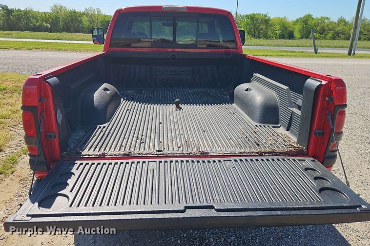 image for item EJ0017 2000 Dodge Ram 2500 Quad Cab pickup truck