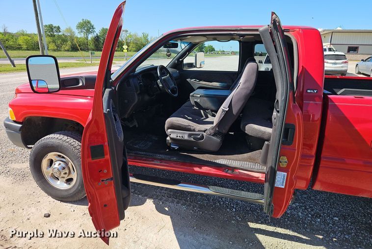 image for item EJ0017 2000 Dodge Ram 2500 Quad Cab pickup truck