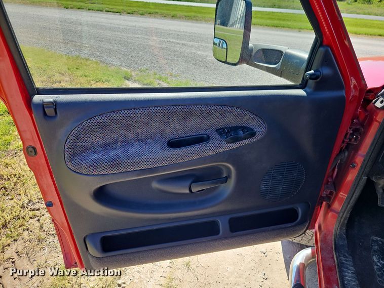 image for item EJ0017 2000 Dodge Ram 2500 Quad Cab pickup truck