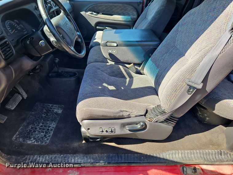 image for item EJ0017 2000 Dodge Ram 2500 Quad Cab pickup truck