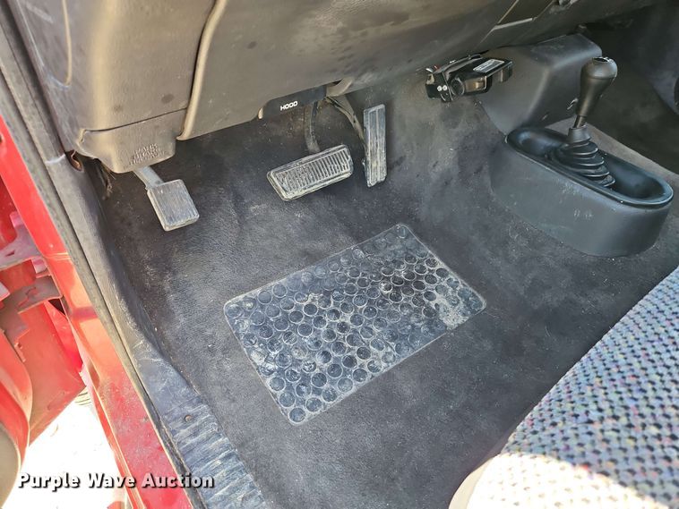 image for item EJ0017 2000 Dodge Ram 2500 Quad Cab pickup truck
