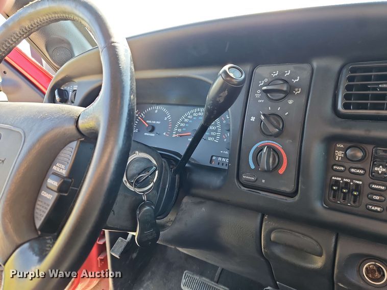 image for item EJ0017 2000 Dodge Ram 2500 Quad Cab pickup truck