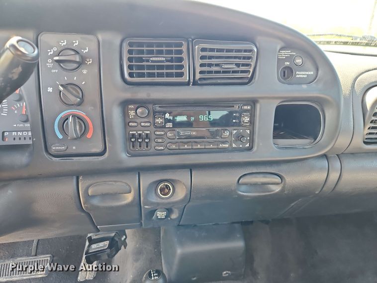 image for item EJ0017 2000 Dodge Ram 2500 Quad Cab pickup truck