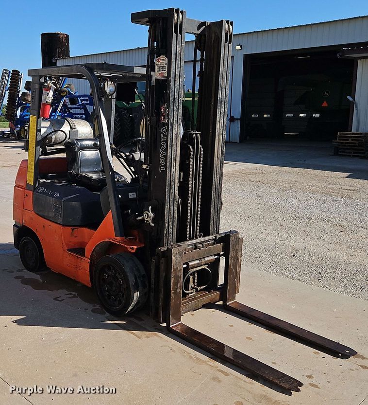 image for item EJ0018 2004 Toyota 7FGOU30 forklift