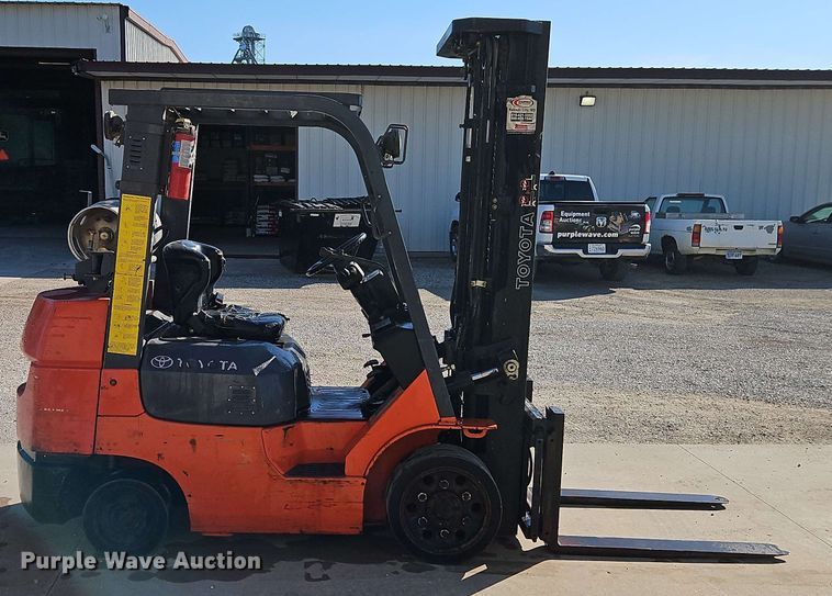 image for item EJ0018 2004 Toyota 7FGOU30 forklift