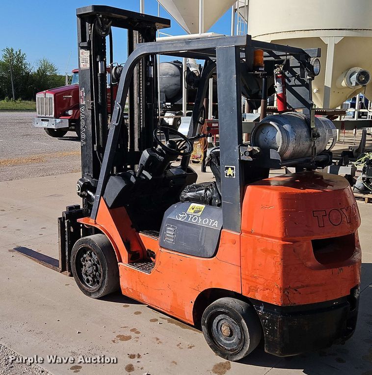 image for item EJ0018 2004 Toyota 7FGOU30 forklift