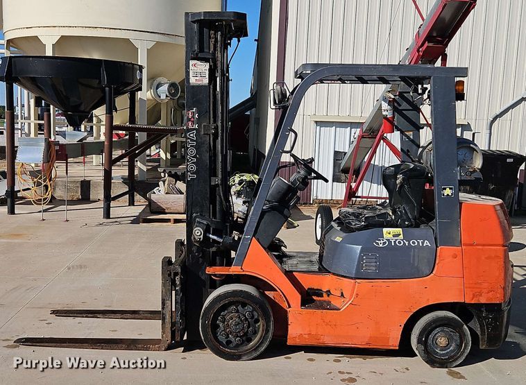 image for item EJ0018 2004 Toyota 7FGOU30 forklift