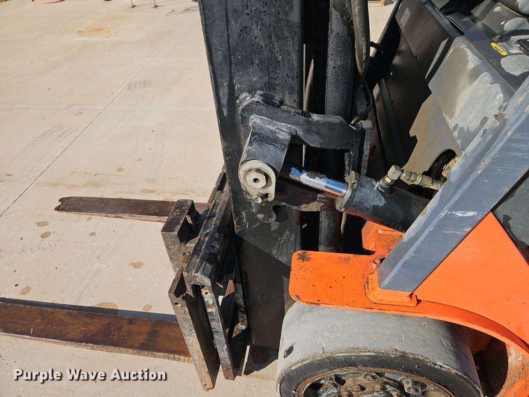 image for item EJ0018 2004 Toyota 7FGOU30 forklift