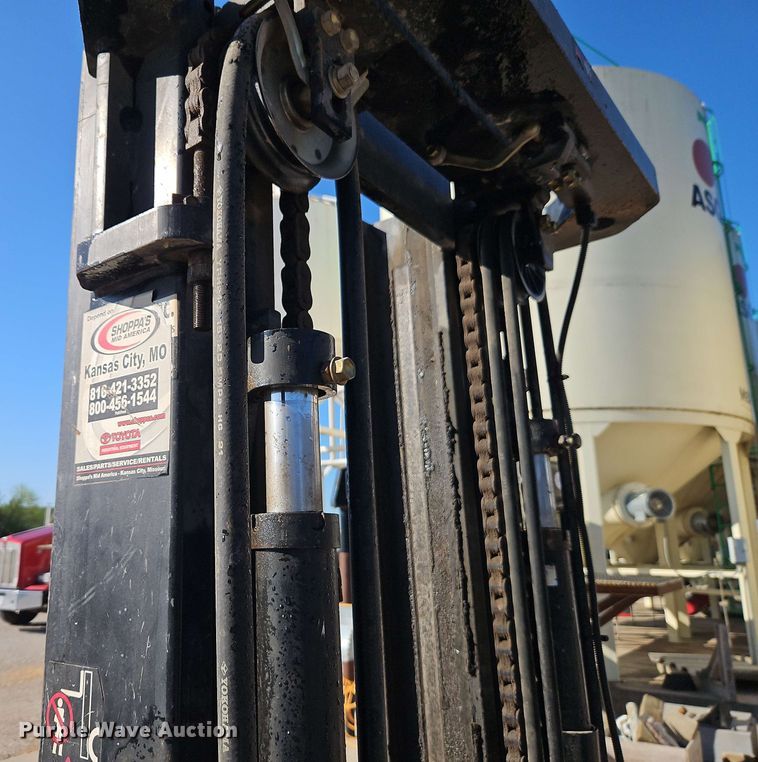 image for item EJ0018 2004 Toyota 7FGOU30 forklift