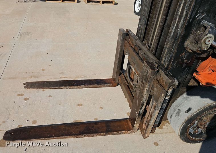 image for item EJ0018 2004 Toyota 7FGOU30 forklift