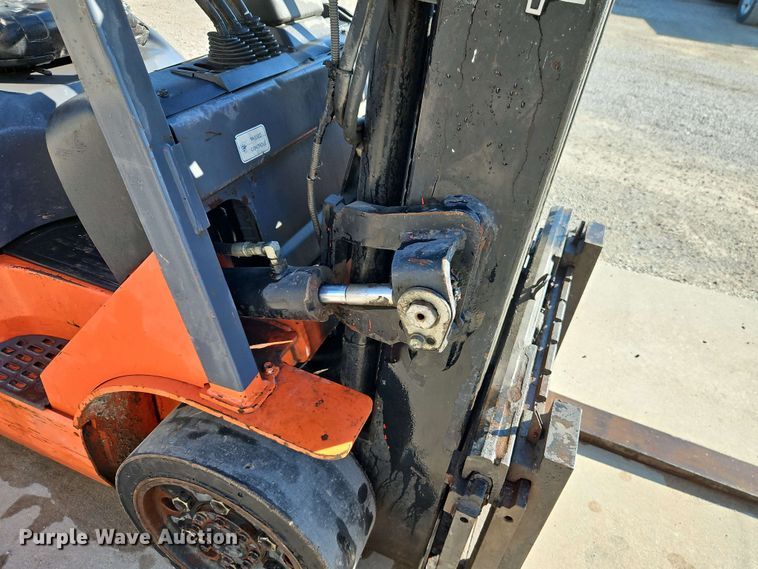 image for item EJ0018 2004 Toyota 7FGOU30 forklift