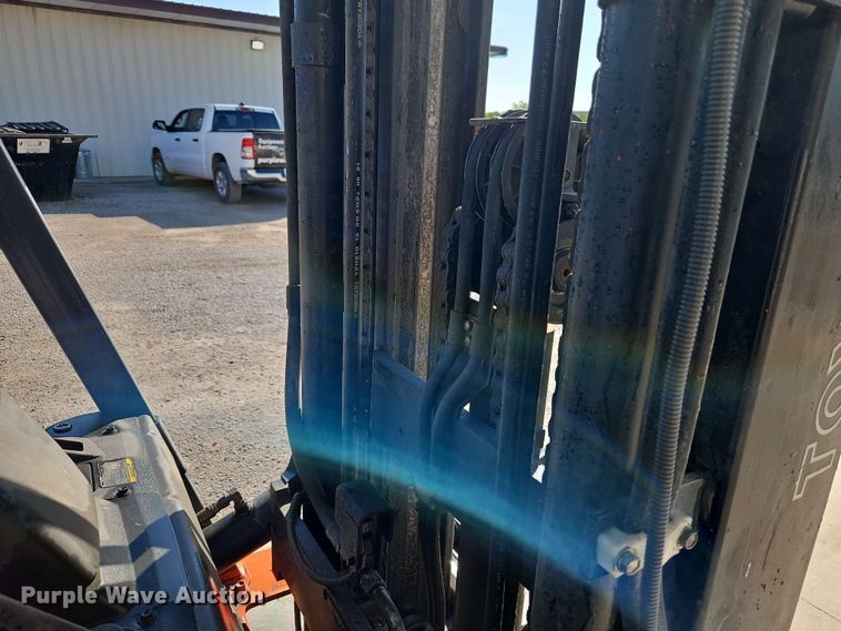 image for item EJ0018 2004 Toyota 7FGOU30 forklift