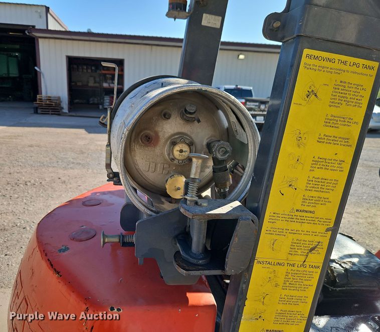 image for item EJ0018 2004 Toyota 7FGOU30 forklift